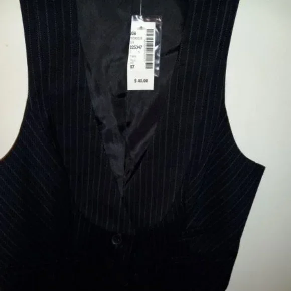 VEST - Picture 2 of 3